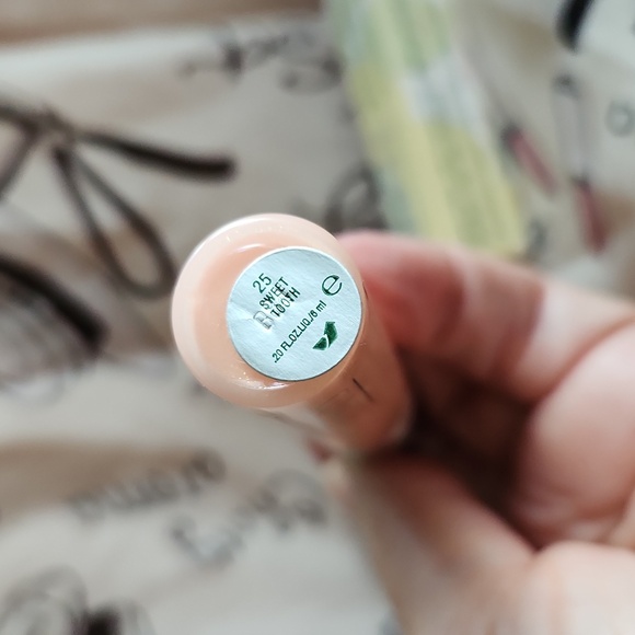 CLINIQUE Long Lasting Lip Gloss SWEET TOOTH - Picture 5 of 7